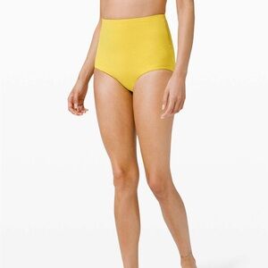 EUC Lululemon Calm Tides High Waisted Full Bottom Seersucker in Soleil size M/L